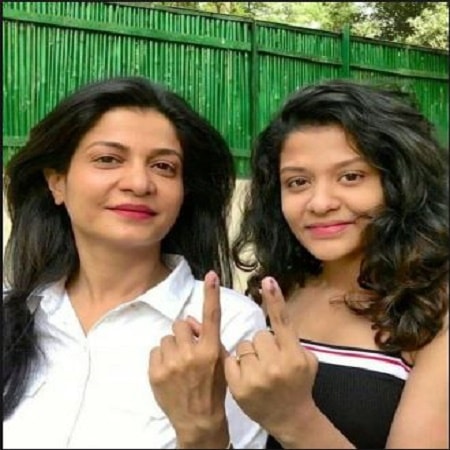 Anjana Om Kashyap with her daughter